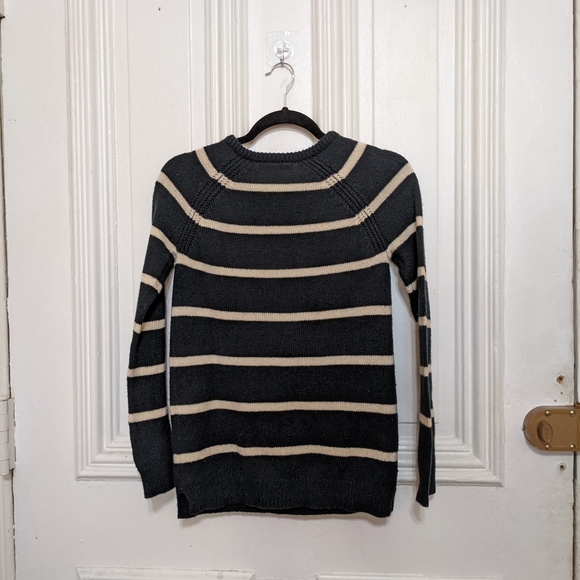 GAP V-Neck Drawstring Sweater - Picture 3 of 10